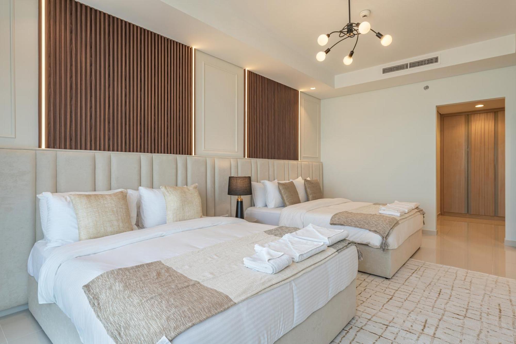 3 Bedroom - Pool Access - 7 Mins To Mall - Sun Set View *